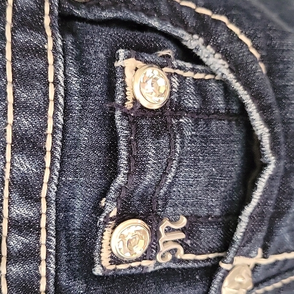 Miss Me Denim Med washed Jp5473p Capri/cropped Jeans.  Flower stitch rhinstone. - Picture 5 of 11